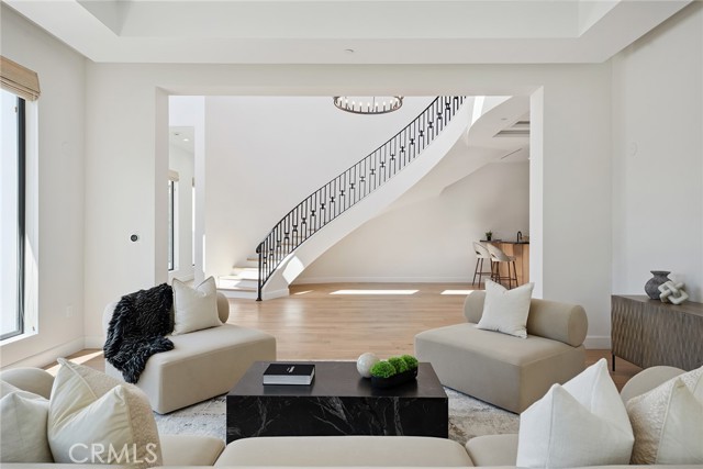 Detail Gallery Image 9 of 74 For 13807 Magnolia Bld, Sherman Oaks,  CA 91423 - 5 Beds | 4/1 Baths