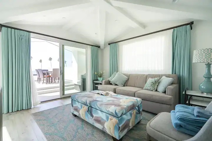 Detail Gallery Image 9 of 13 For 926 E Oceanfront, Newport Beach,  CA 92661 - 3 Beds | 3 Baths