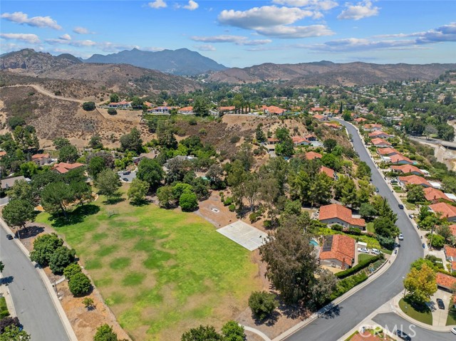 2039 Channelford Road, Westlake Village CA: https://media.crmls.org/medias/76b22583-f1da-4eab-b496-45076ba32ea4.jpg
