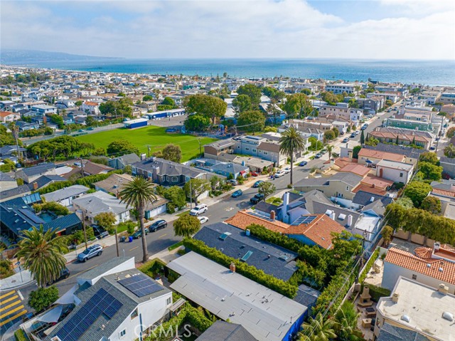 541 1st Street, Manhattan Beach, California 90266, 2 Bedrooms Bedrooms, ,2 BathroomsBathrooms,Residential,Sold,1st,SB23123581