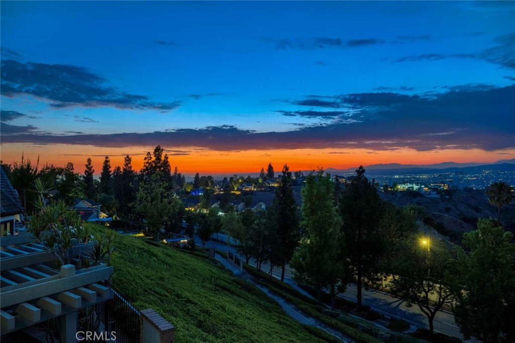 https://media.crmls.org/medias/76b368f8-20b6-4743-bdea-d945bd321832.jpg?preset=X-Large