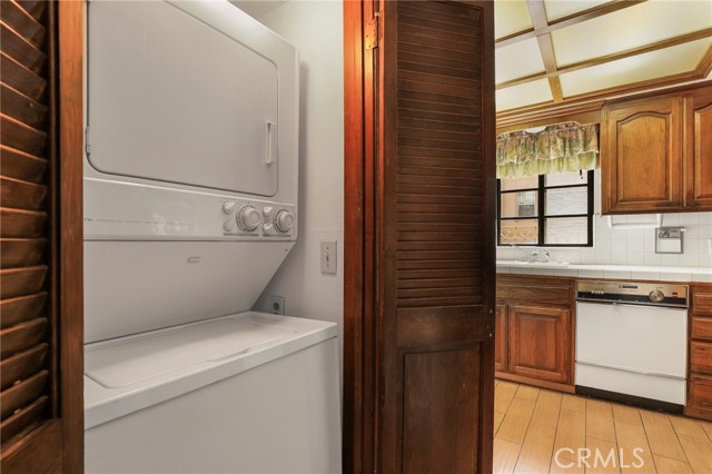 Detail Gallery Image 14 of 39 For 433 S 6th St #E,  Burbank,  CA 91501 - 3 Beds | 2/1 Baths