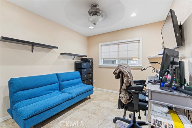 16080 San Jacinto Avenue, Fontana CA: https://media.crmls.org/medias/76b5f960-7236-4ec1-82e9-43f054479ae9.jpg