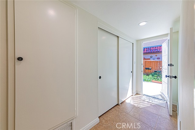 26 Seton, Irvine CA: https://media.crmls.org/medias/76b60521-7447-4ce8-8b94-fea640b58594.jpg