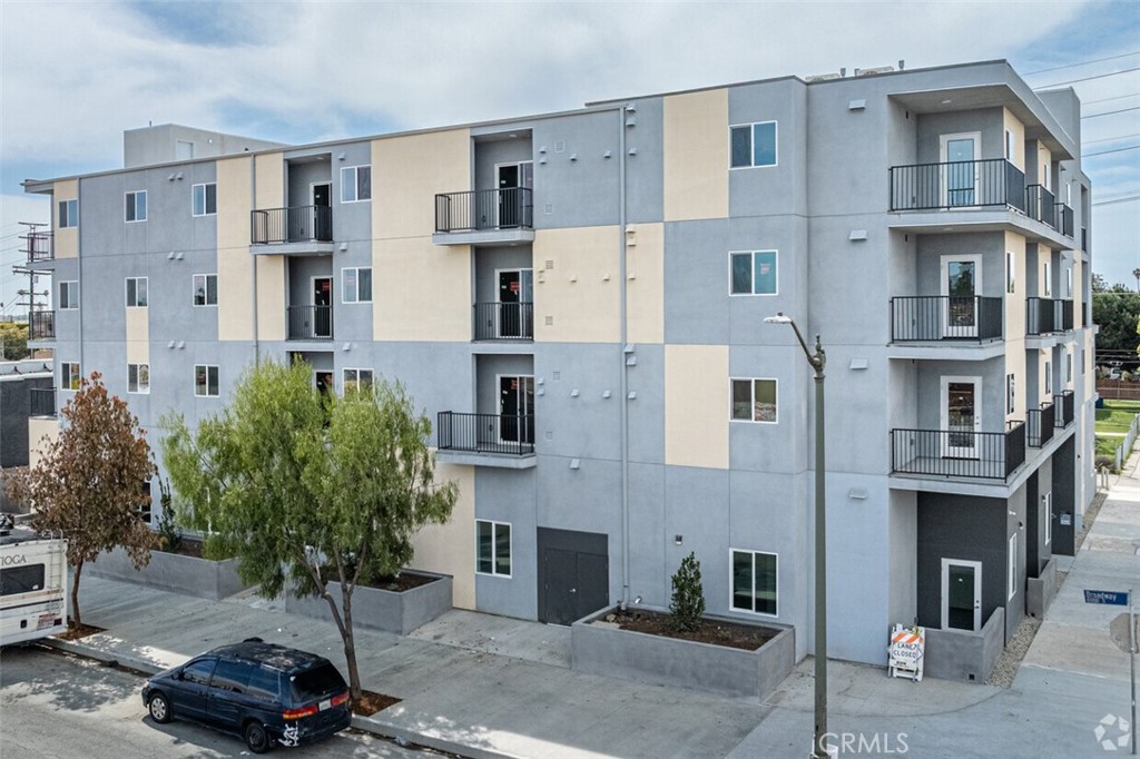 MLS #SR25061748 img 1