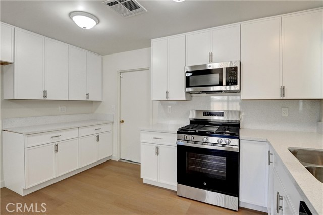 Detail Gallery Image 7 of 16 For 2197 Larchmont St, Pomona,  CA 91767 - 3 Beds | 2 Baths