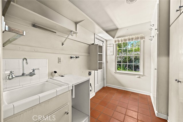 85 S San Rafael Avenue, Pasadena CA: https://media.crmls.org/medias/76b741ad-c3a6-4790-87c8-eddb3f1040d1.jpg