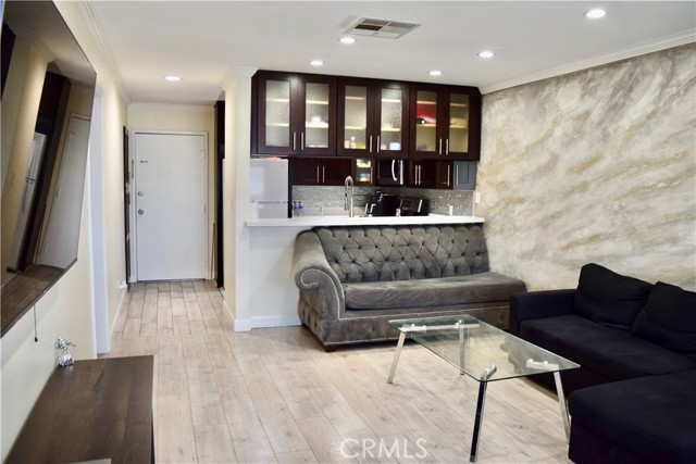 10149 Commerce Avenue, Tujunga CA: https://media.crmls.org/medias/76b78026-67aa-4880-813f-2cf8ad97a1a2.jpg