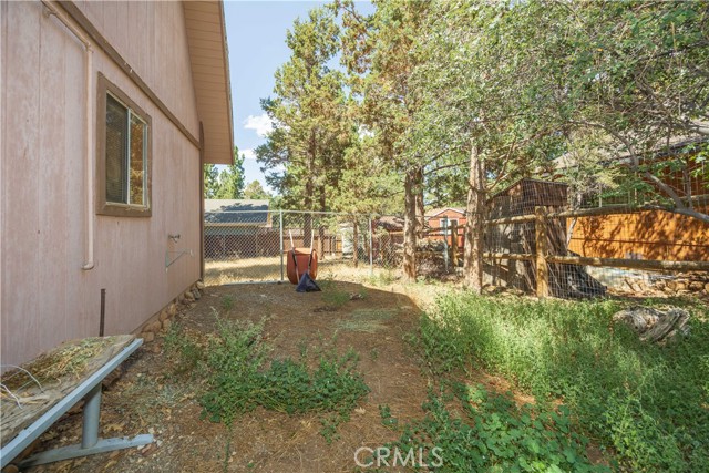 809 San Bernardino Avenue, Sugarloaf CA: https://media.crmls.org/medias/76b7b78f-5495-4c99-bef0-32ddaeccaa9e.jpg