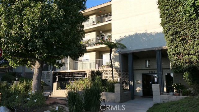 Detail Gallery Image 1 of 1 For 2929 Waverly Dr #304,  Los Angeles,  CA 90039 - 2 Beds | 2 Baths