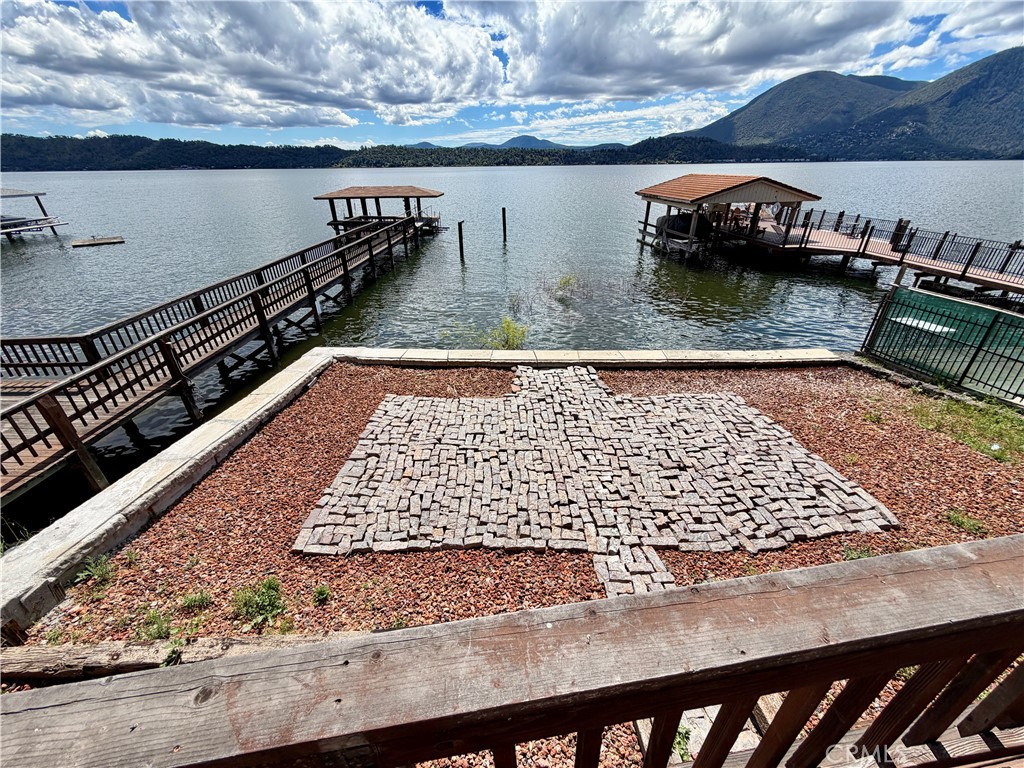 https://media.crmls.org/medias/76b84674-03b0-4463-884d-d2b762ffcfe5.jpg?preset=X-Large