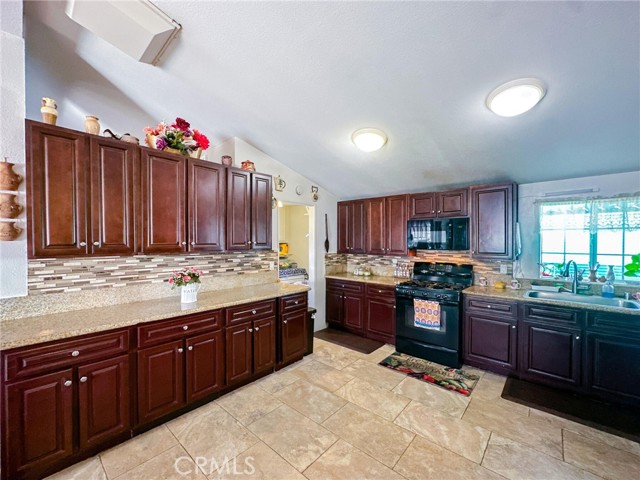 Detail Gallery Image 8 of 43 For 2117 Windflower Dr #108,  Rosamond,  CA 93560 - 5 Beds | 2 Baths