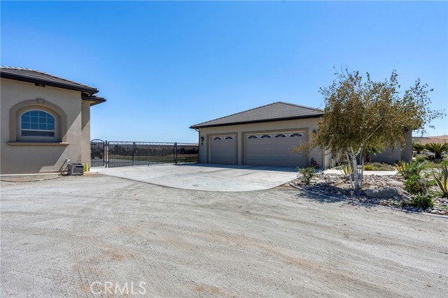 Detail Gallery Image 8 of 50 For 11035 Rio Mesa Dr, Bakersfield,  CA 93308 - 4 Beds | 3 Baths