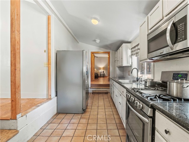 Detail Gallery Image 7 of 42 For 15221 Calle San Luis Potosi, Green Valley,  CA 91390 - 3 Beds | 2 Baths