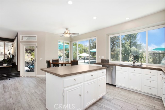 32052 WEEPING WILLOW Street, Rancho Santa Margarita CA: https://media.crmls.org/medias/76b9e9c6-dd25-4432-a72e-4e0ff9e70ee6.jpg