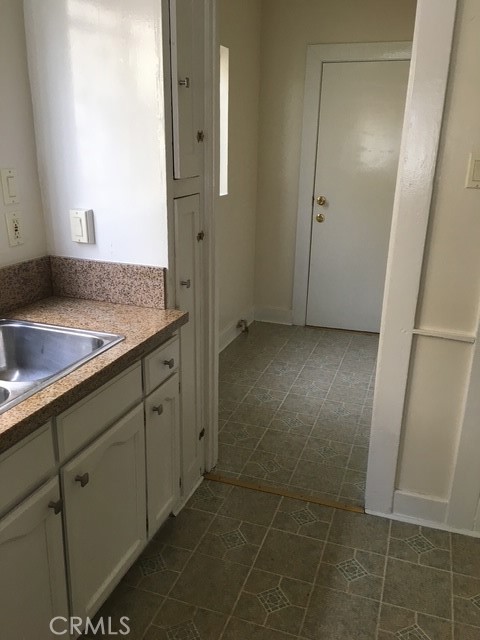 Detail Gallery Image 13 of 34 For 1742 W 82nd, Los Angeles,  CA 90047 - – Beds | – Baths