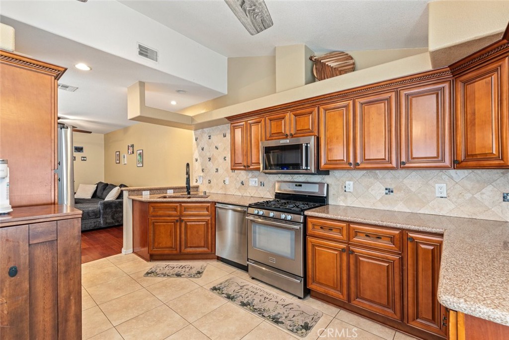 331 Brotherton - photo 8