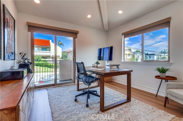 Detail Gallery Image 27 of 53 For 1902 Marshallfield Ln a,  Redondo Beach,  CA 90278 - 4 Beds | 3/1 Baths