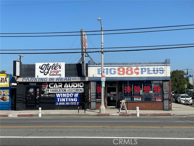 13663 VAN nUYS Boulevard, Pacoima CA: https://media.crmls.org/medias/76bc77d4-74a9-4933-86cd-f1aa3d196d3e.jpg