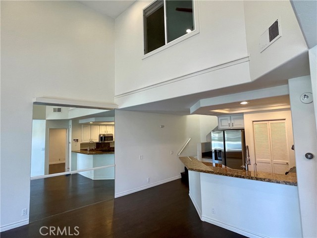 Detail Gallery Image 3 of 23 For 27 Briarglen #10, Irvine,  CA 92614 - 2 Beds | 2 Baths