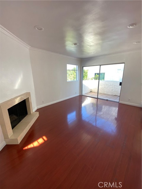 Detail Gallery Image 3 of 18 For 18411 Hatteras St #224,  Tarzana,  CA 91356 - 2 Beds | 2/1 Baths