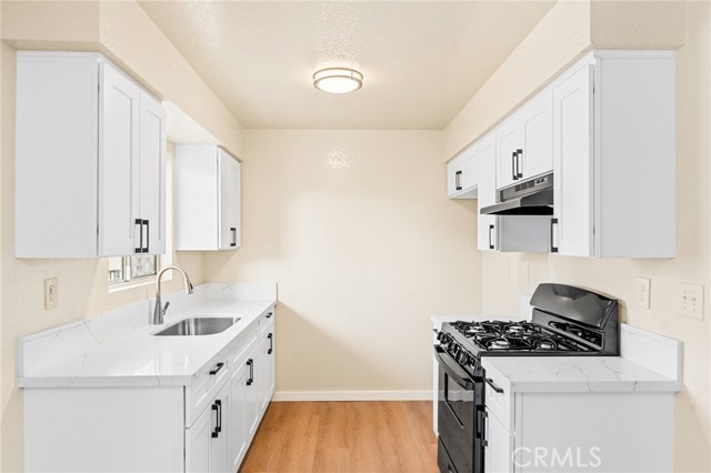 221 10th Street, Huntington Beach CA: https://media.crmls.org/medias/76bcba8b-a620-4d1e-a6cc-9af9b650603e.jpg