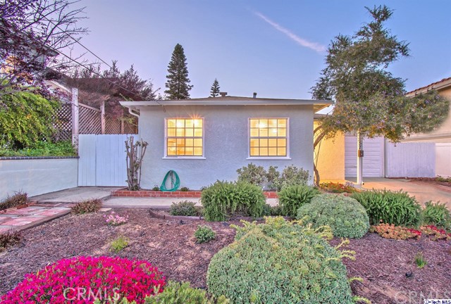 1157 8th Street, Manhattan Beach, California 90266, 3 Bedrooms Bedrooms, ,1 BathroomBathrooms,Residential,Sold,8th,320001365