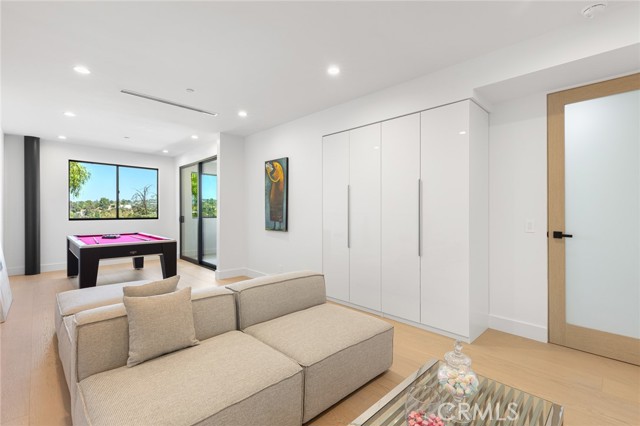 Detail Gallery Image 41 of 58 For 5134 Medina Rd, Woodland Hills,  CA 91364 - 5 Beds | 5/1 Baths