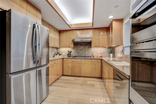 Detail Gallery Image 15 of 55 For 13600 Marina Pointe Dr #905,  Marina Del Rey,  CA 90292 - 2 Beds | 2/1 Baths