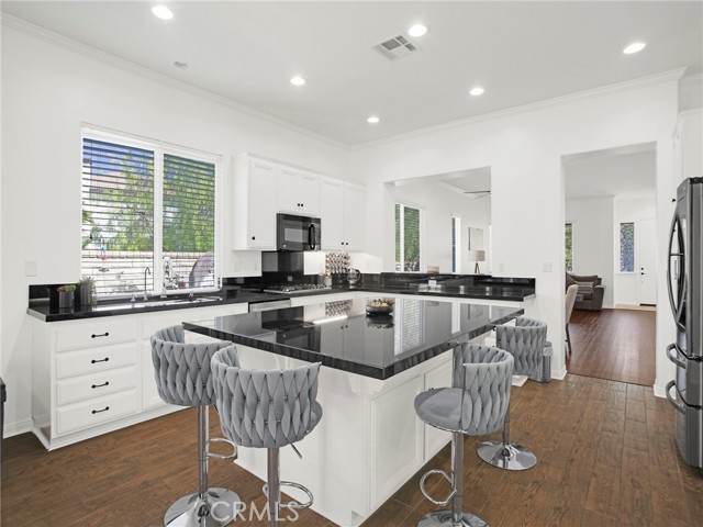 Detail Gallery Image 13 of 42 For 21103 Cross Creek Dr, Saugus,  CA 91350 - 3 Beds | 3 Baths