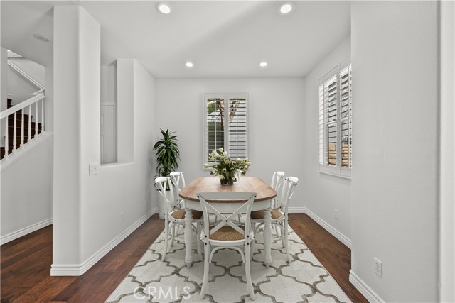 28330 Medlar Drive, Valencia CA: https://media.crmls.org/medias/76c18176-c687-44a8-b846-13153d593b8f.jpg