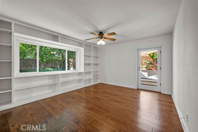 22232 Buena Ventura St, Woodland Hills CA: https://media.crmls.org/medias/76c25d74-83d8-4cca-9aac-17fe8cf39836.jpg