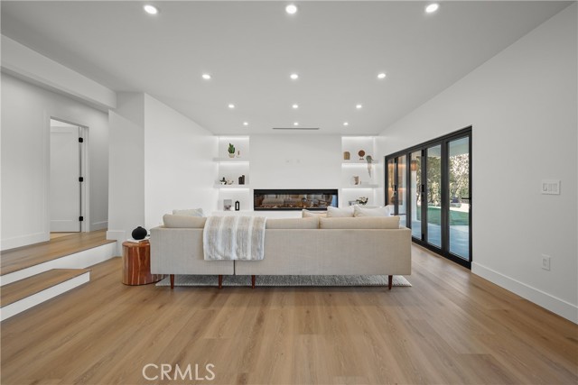 2115 E Santiago Street, Covina CA: https://media.crmls.org/medias/76c29bc4-d82b-4144-85fe-c9af37accc0a.jpg