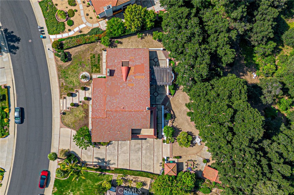 https://media.crmls.org/medias/76c3023b-985e-4c05-a83d-bc259b97d173.jpg?preset=X-Large