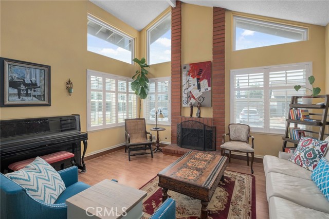 339 W Dawson Court, Glendora CA: https://media.crmls.org/medias/76c324b4-0a52-4dc9-bd63-8ad378f77434.jpg