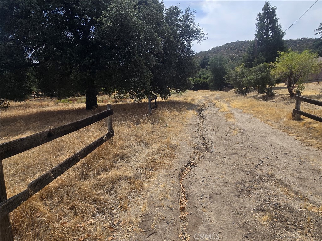 https://media.crmls.org/medias/76c4159d-ca24-49c0-b9bc-2fd43515ee35.jpg?preset=X-Large
