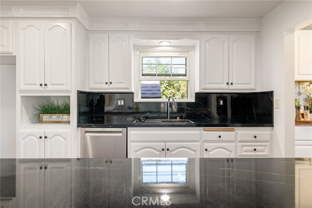 11012 Montgomery Avenue, Granada Hills CA: https://media.crmls.org/medias/76c51b46-bf35-4c83-9f1a-520a2e3c7ca7.jpg