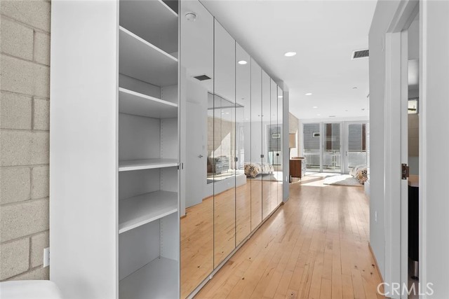 3450 Cahuenga Boulevard, Universal City CA: https://media.crmls.org/medias/76c57da0-cfb2-4252-b72a-6560ecab30dd.jpg