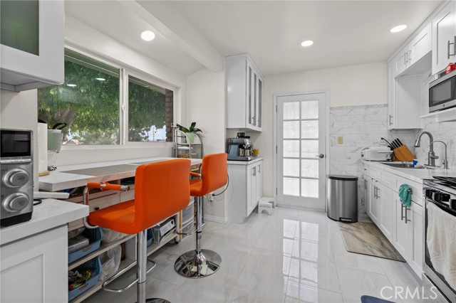 Detail Gallery Image 9 of 21 For 175 N San Gabriel Ave, Azusa,  CA 91702 - 2 Beds | 1 Baths