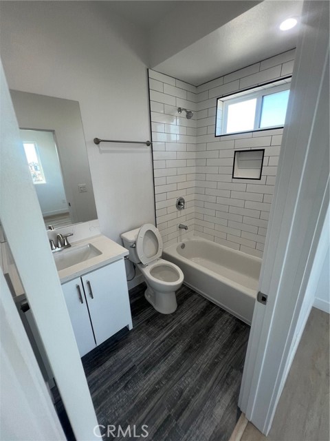 1128 Ardmore, Los Angeles CA: https://media.crmls.org/medias/76c5b5bb-be78-42ce-8c27-603f86c1fd54.jpg