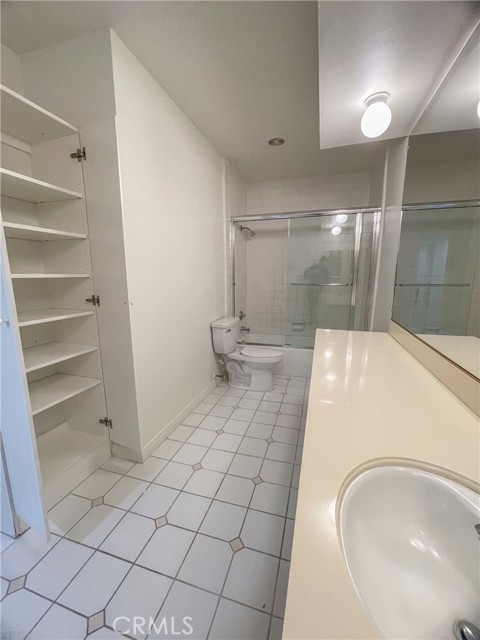 Detail Gallery Image 17 of 52 For 15248 Dickens St #105,  Sherman Oaks,  CA 91403 - 2 Beds | 2 Baths