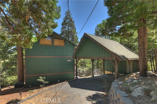 Detail Gallery Image 1 of 43 For 590 Pioneer Rd, Lake Arrowhead,  CA 92352 - 4 Beds | 3 Baths