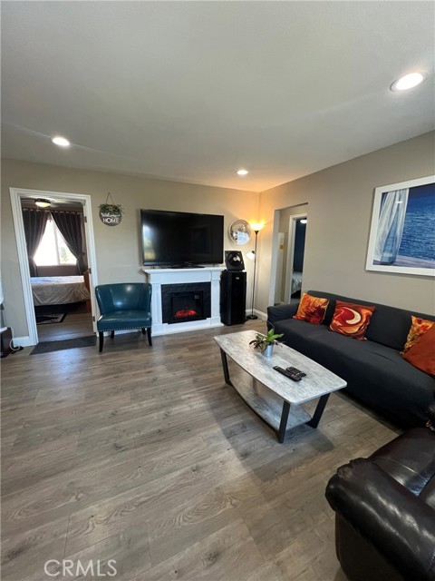 423 East Iris Street photo 6