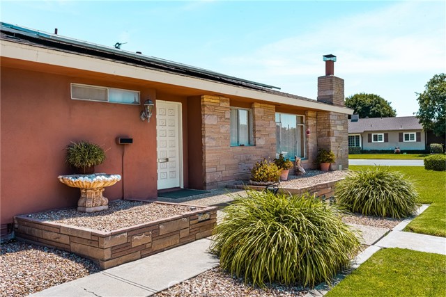 Detail Gallery Image 5 of 46 For 500 N Meadowbrook Pl, Anaheim,  CA 92801 - 4 Beds | 2/1 Baths