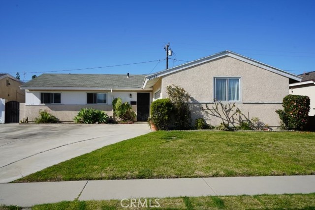 Detail Gallery Image 2 of 16 For 20323 Callaway Ave, Lakewood,  CA 90715 - 4 Beds | 1/1 Baths