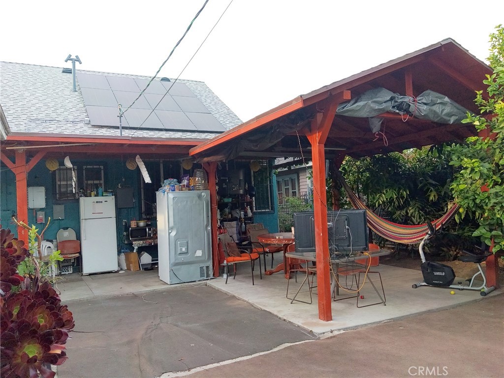 https://media.crmls.org/medias/76c8826e-b159-47a6-870a-d1f153d9c663.jpg?preset=X-Large