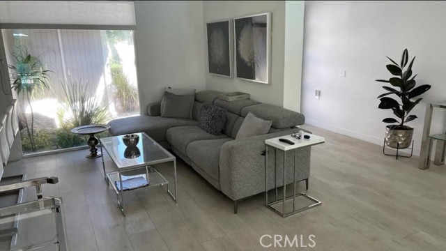 5357 Ellenvale Avenue, Woodland Hills CA: https://media.crmls.org/medias/76c88f44-b1c6-4bfa-b4a8-801dd73e0bd2.jpg