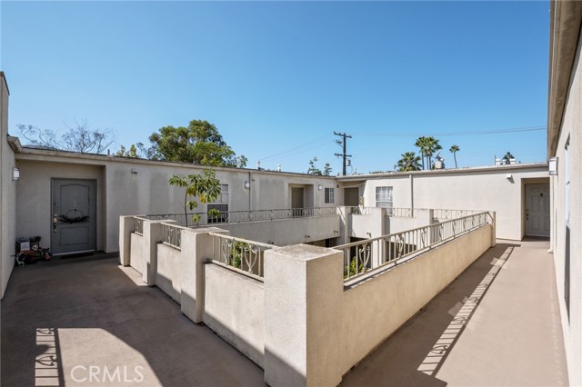 1401 N Greenbrier Road, Long Beach CA: https://media.crmls.org/medias/76c90a4e-bac7-4e06-94d3-b7521f468c54.jpg