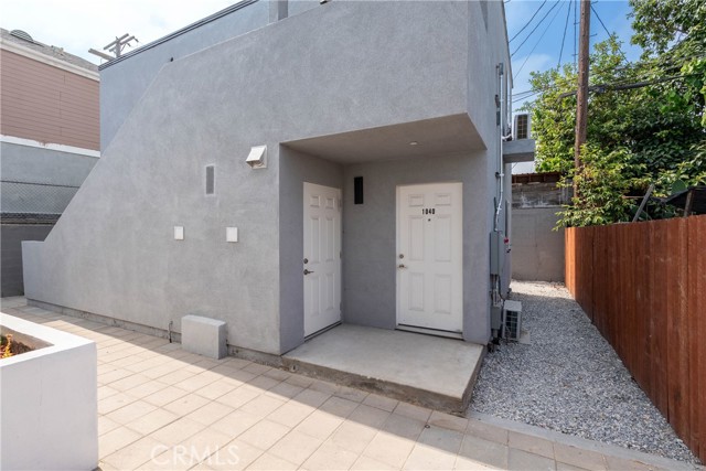 1038 E 53rd Street, Los Angeles CA: https://media.crmls.org/medias/76c93860-f364-4a9e-99da-c9db8ef83b3b.jpg