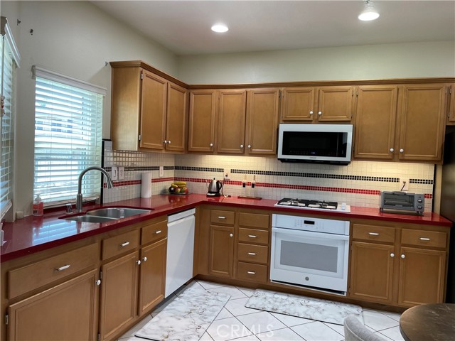 2825 N Chevington Court, Orange CA: https://media.crmls.org/medias/76cb4e44-43cc-41dc-9d8b-d52a7517e3c8.jpg